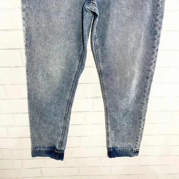 American Eagle Distressed Wash High Rise Mom Jeans Women's Size 4 - Picture 3 of 6